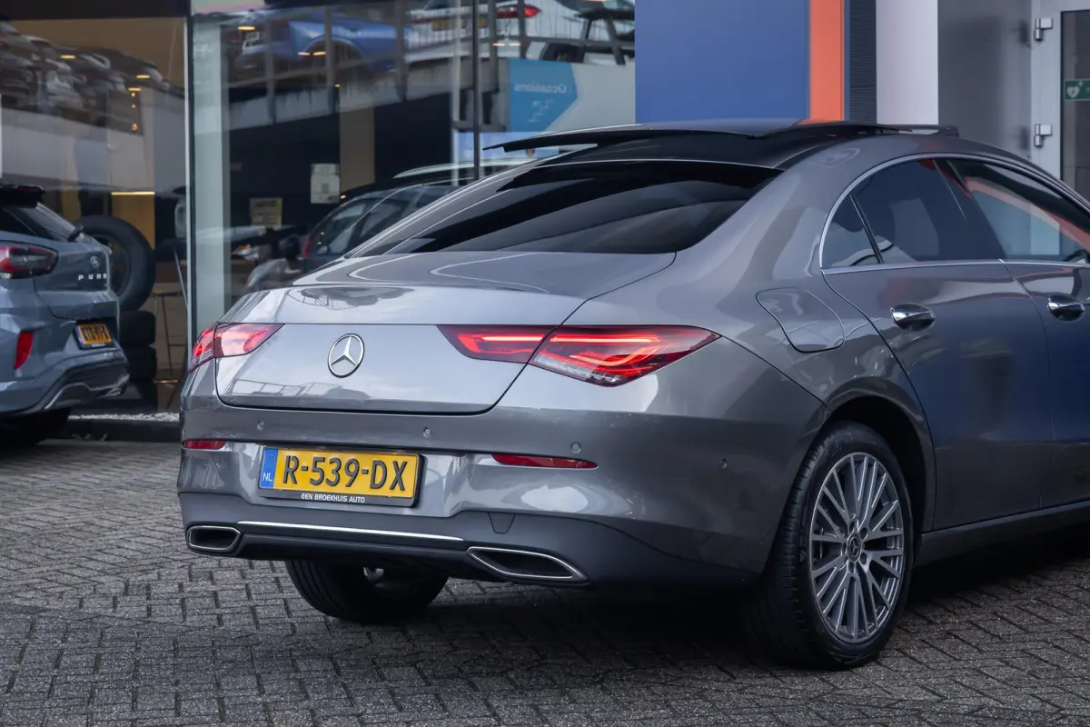 250 e Business Solution Luxury Limited | Panoramadak | Camera | Cruise adaptief | Matrix LED | Voorstoelen verwarmd | NL-auto! | Achteruitrijcamera | Cruise control adaptief met Stop&Go en s