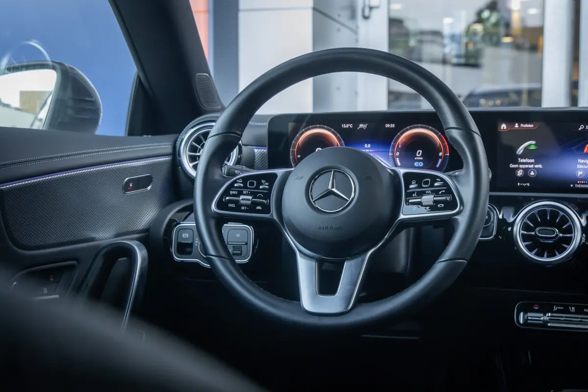 250 e Business Solution Luxury Limited | Panoramadak | Camera | Cruise adaptief | Matrix LED | Voorstoelen verwarmd | NL-auto! | Achteruitrijcamera | Cruise control adaptief met Stop&Go en s