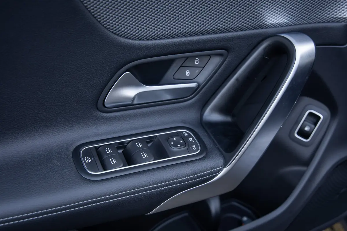 250 e Business Solution Luxury Limited | Panoramadak | Camera | Cruise adaptief | Matrix LED | Voorstoelen verwarmd | NL-auto! | Achteruitrijcamera | Cruise control adaptief met Stop&Go en s