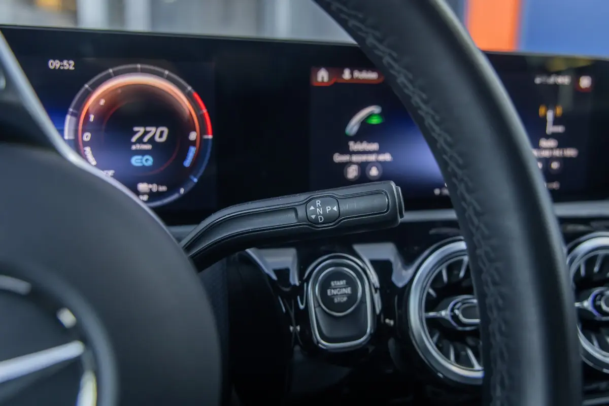 250 e Business Solution Luxury Limited | Panoramadak | Camera | Cruise adaptief | Matrix LED | Voorstoelen verwarmd | NL-auto! | Achteruitrijcamera | Cruise control adaptief met Stop&Go en s