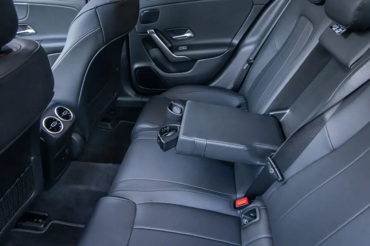 250 e Business Solution Luxury Limited | Panoramadak | Camera | Cruise adaptief | Matrix LED | Voorstoelen verwarmd | NL-auto! | Achteruitrijcamera | Cruise control adaptief met Stop&Go en s