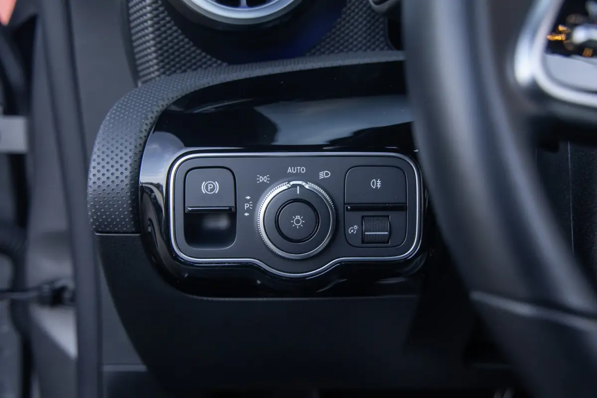 250 e Business Solution Luxury Limited | Panoramadak | Camera | Cruise adaptief | Matrix LED | Voorstoelen verwarmd | NL-auto! | Achteruitrijcamera | Cruise control adaptief met Stop&Go en s