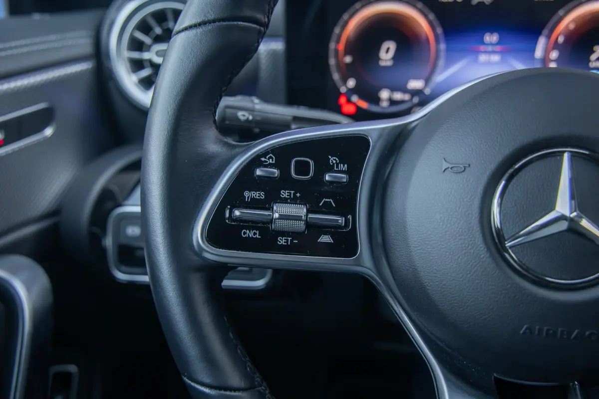 250 e Business Solution Luxury Limited | Panoramadak | Camera | Cruise adaptief | Matrix LED | Voorstoelen verwarmd | NL-auto! | Achteruitrijcamera | Cruise control adaptief met Stop&Go en s