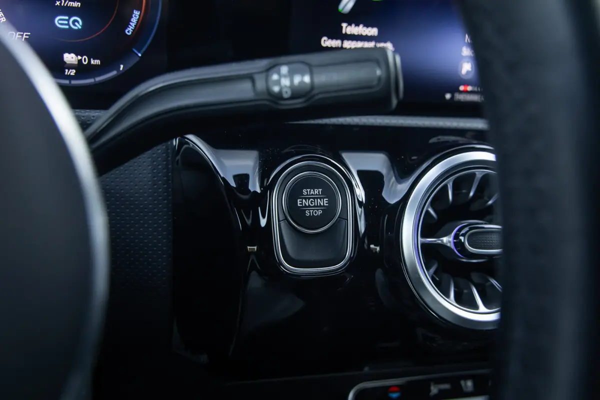 250 e Business Solution Luxury Limited | Panoramadak | Camera | Cruise adaptief | Matrix LED | Voorstoelen verwarmd | NL-auto! | Achteruitrijcamera | Cruise control adaptief met Stop&Go en s
