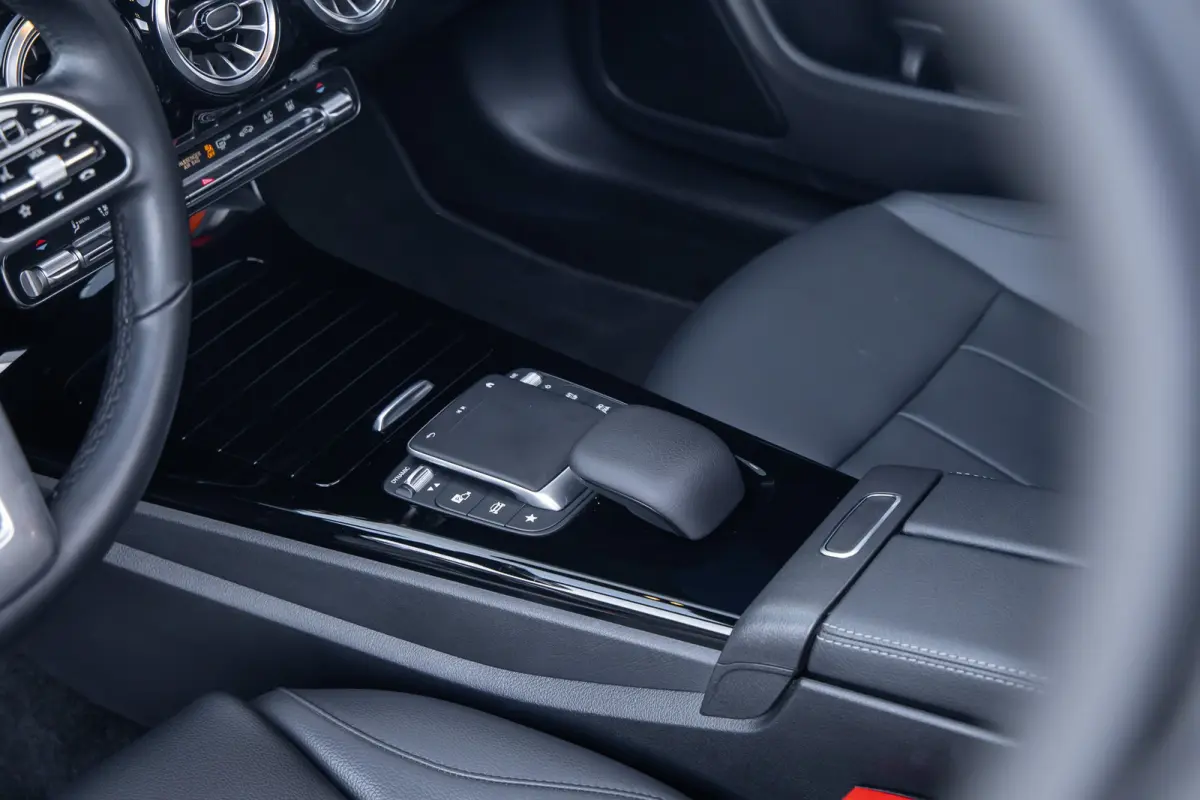 250 e Business Solution Luxury Limited | Panoramadak | Camera | Cruise adaptief | Matrix LED | Voorstoelen verwarmd | NL-auto! | Achteruitrijcamera | Cruise control adaptief met Stop&Go en s