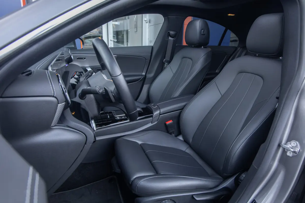250 e Business Solution Luxury Limited | Panoramadak | Camera | Cruise adaptief | Matrix LED | Voorstoelen verwarmd | NL-auto! | Achteruitrijcamera | Cruise control adaptief met Stop&Go en s