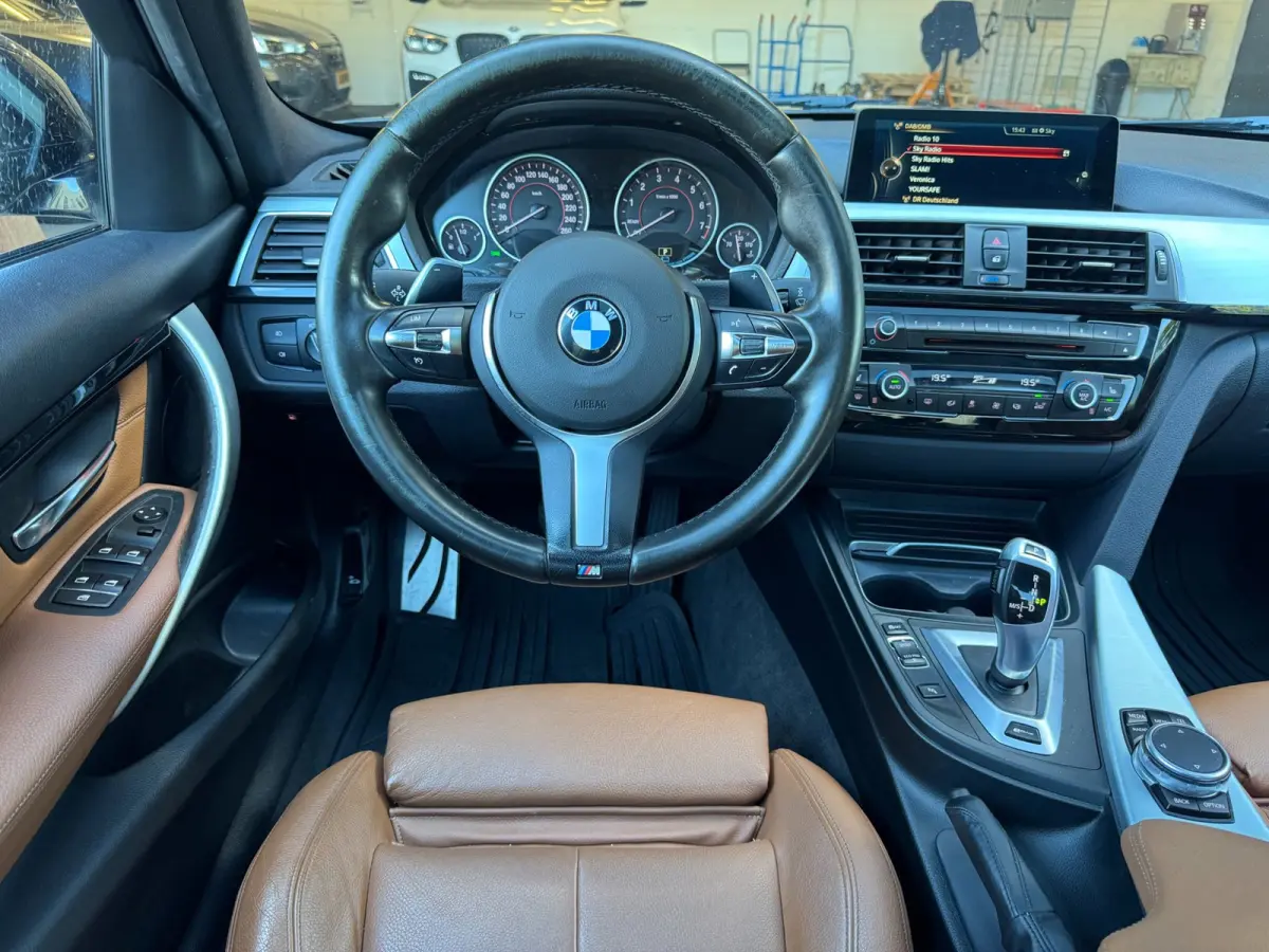 330e M Sport / NAP !! / PANO / KEYLESS / LEDER / STOELVERW. / CLIMATE / XENON / FLIPPERS / ALL-SEASON / PRIVACY GLASS!