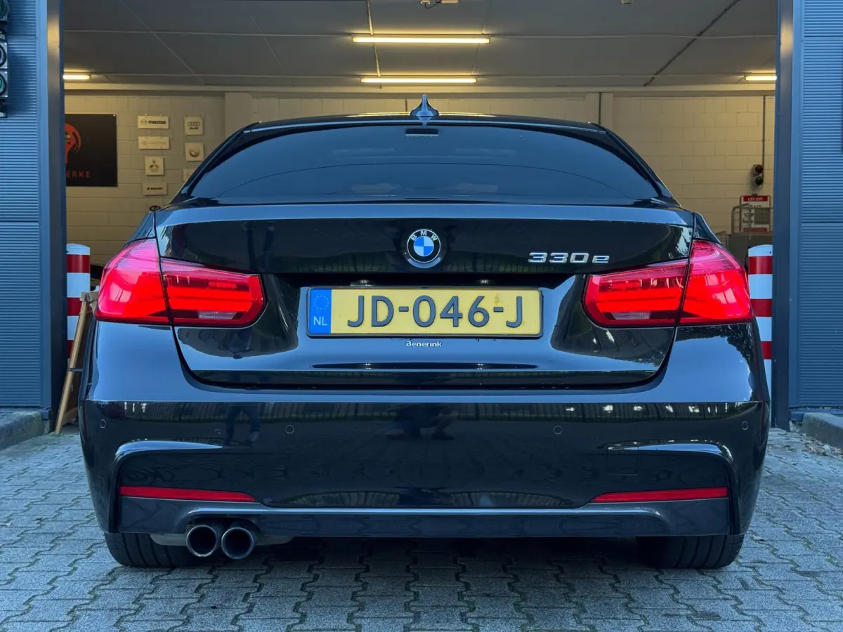 330e M Sport / NAP !! / PANO / KEYLESS / LEDER / STOELVERW. / CLIMATE / XENON / FLIPPERS / ALL-SEASON / PRIVACY GLASS!