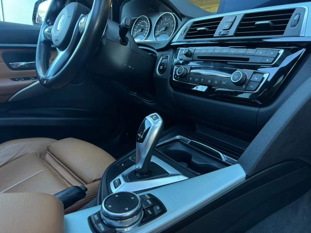 330e M Sport / NAP !! / PANO / KEYLESS / LEDER / STOELVERW. / CLIMATE / XENON / FLIPPERS / ALL-SEASON / PRIVACY GLASS!
