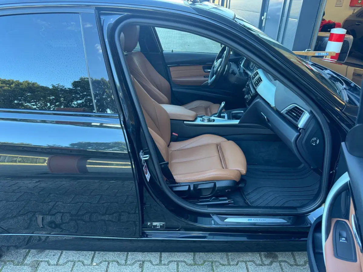 330e M Sport / NAP !! / PANO / KEYLESS / LEDER / STOELVERW. / CLIMATE / XENON / FLIPPERS / ALL-SEASON / PRIVACY GLASS!