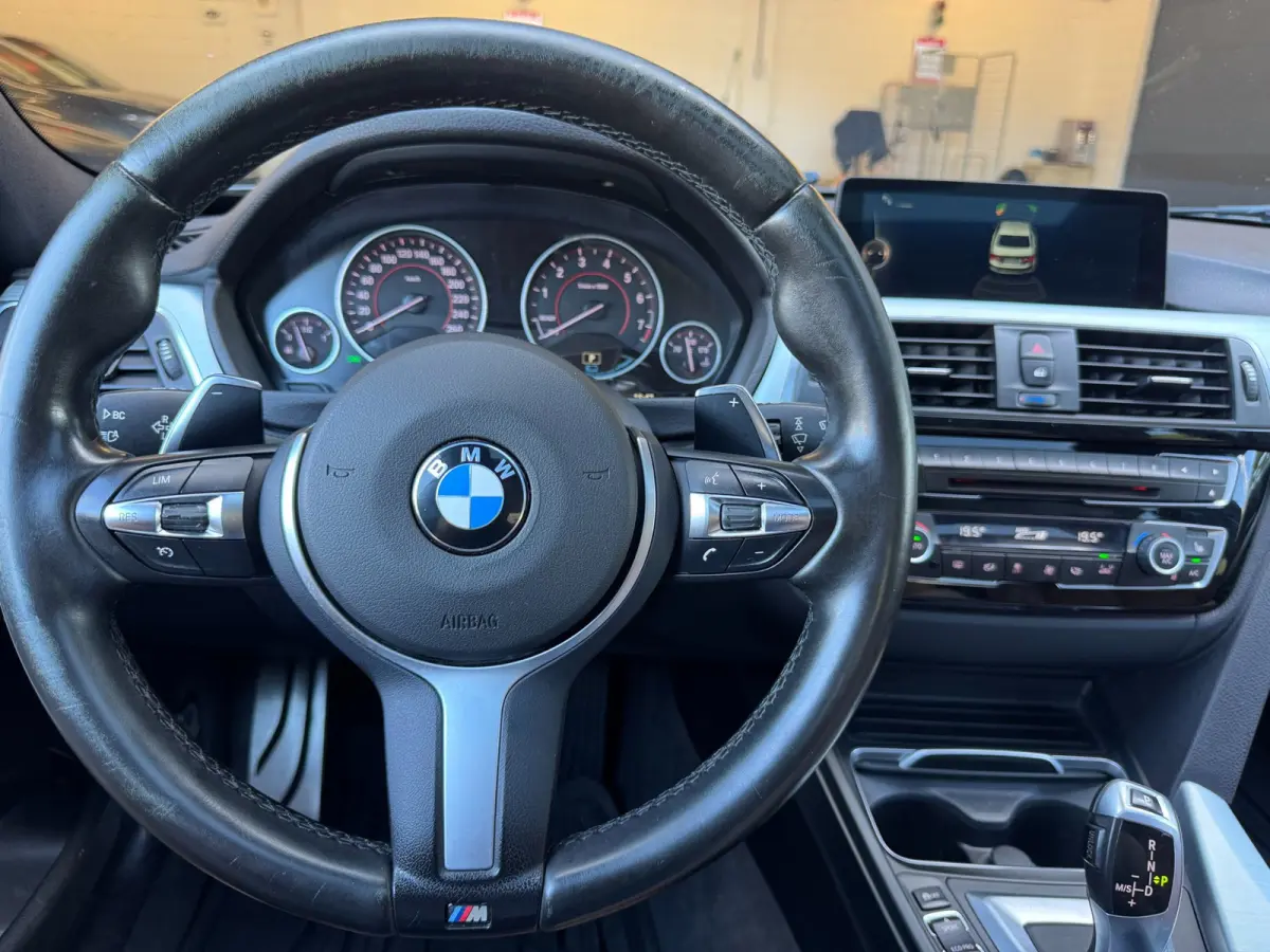 330e M Sport / NAP !! / PANO / KEYLESS / LEDER / STOELVERW. / CLIMATE / XENON / FLIPPERS / ALL-SEASON / PRIVACY GLASS!