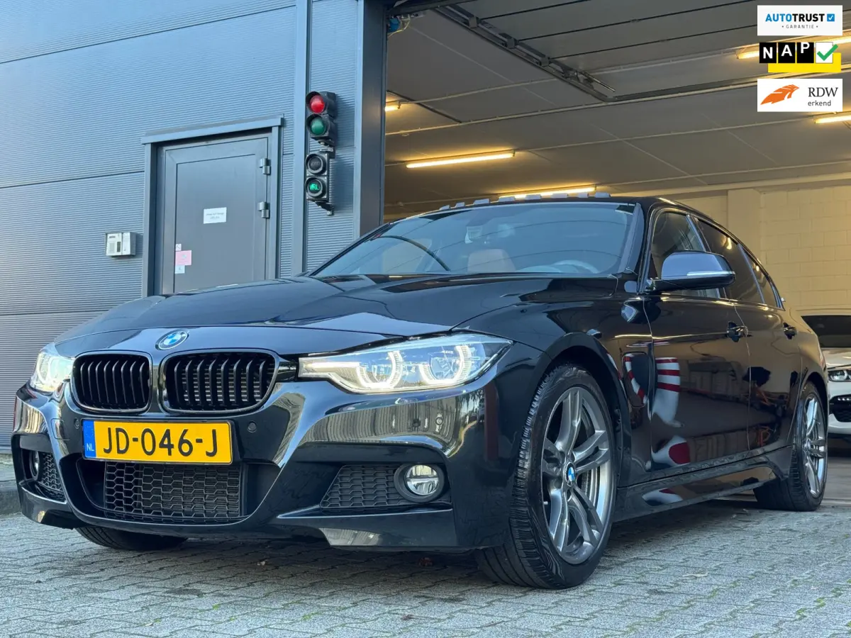 330e M Sport / NAP !! / PANO / KEYLESS / LEDER / STOELVERW. / CLIMATE / XENON / FLIPPERS / ALL-SEASON / PRIVACY GLASS!