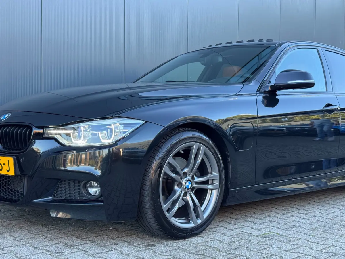 330e M Sport / NAP !! / PANO / KEYLESS / LEDER / STOELVERW. / CLIMATE / XENON / FLIPPERS / ALL-SEASON / PRIVACY GLASS!