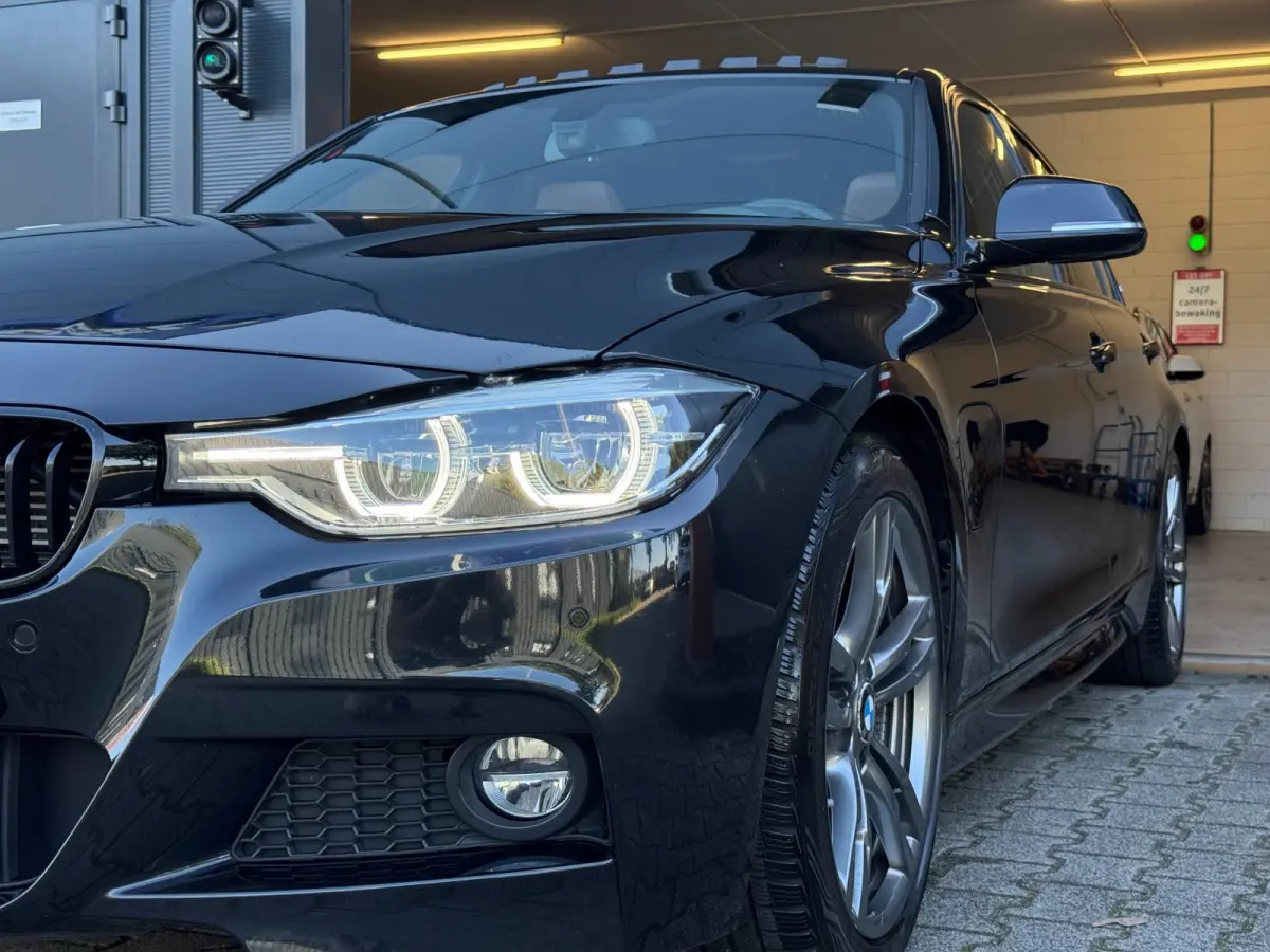 330e M Sport / NAP !! / PANO / KEYLESS / LEDER / STOELVERW. / CLIMATE / XENON / FLIPPERS / ALL-SEASON / PRIVACY GLASS!