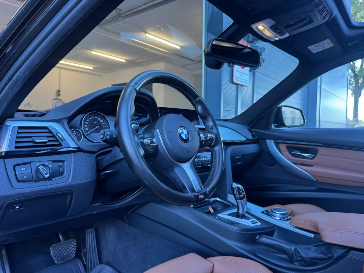 330e M Sport / NAP !! / PANO / KEYLESS / LEDER / STOELVERW. / CLIMATE / XENON / FLIPPERS / ALL-SEASON / PRIVACY GLASS!