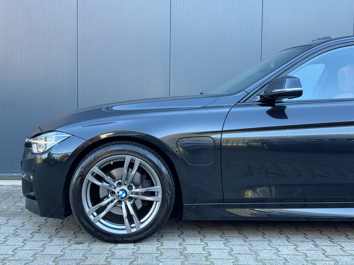 330e M Sport / NAP !! / PANO / KEYLESS / LEDER / STOELVERW. / CLIMATE / XENON / FLIPPERS / ALL-SEASON / PRIVACY GLASS!