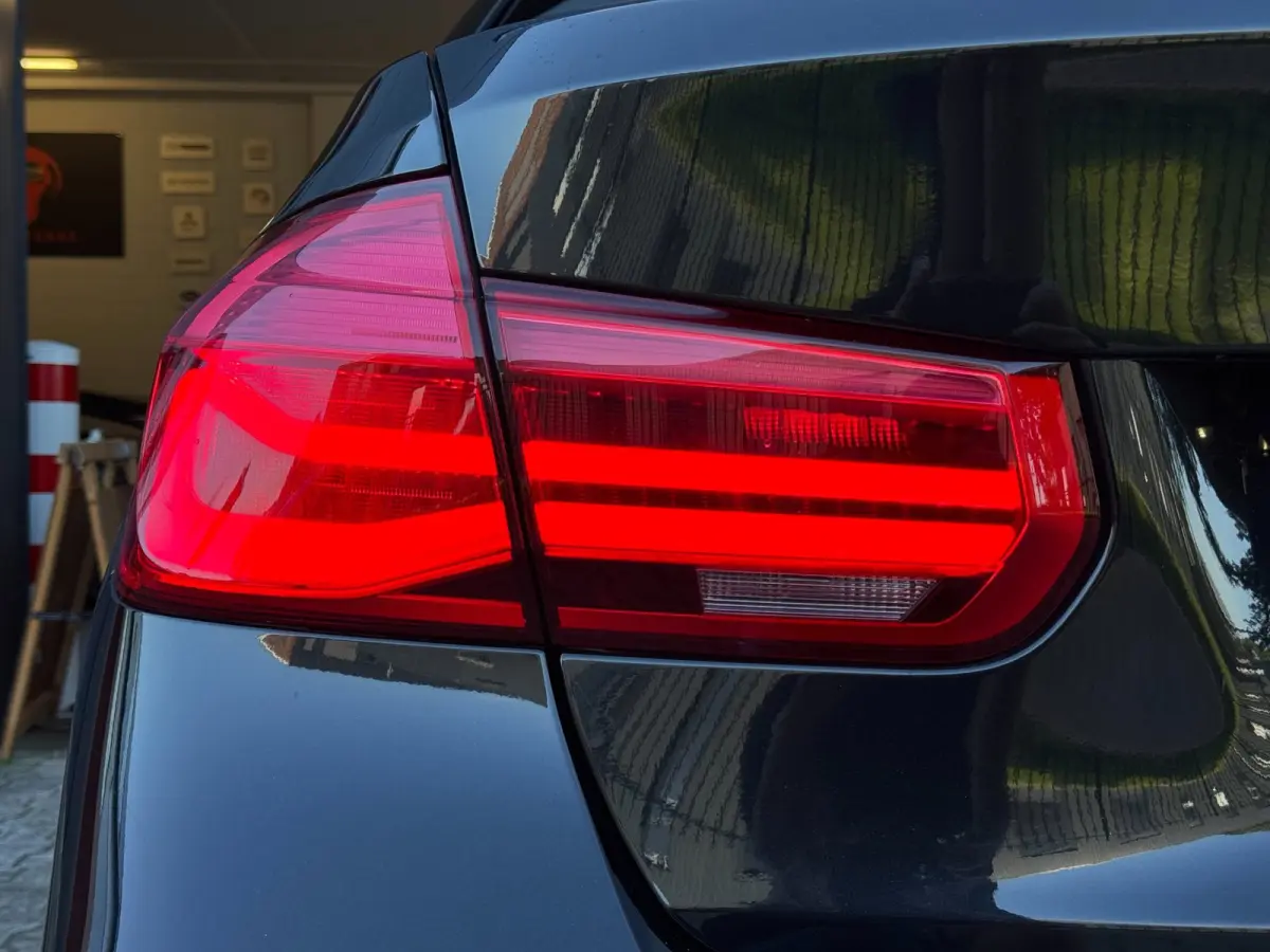 330e M Sport / NAP !! / PANO / KEYLESS / LEDER / STOELVERW. / CLIMATE / XENON / FLIPPERS / ALL-SEASON / PRIVACY GLASS!