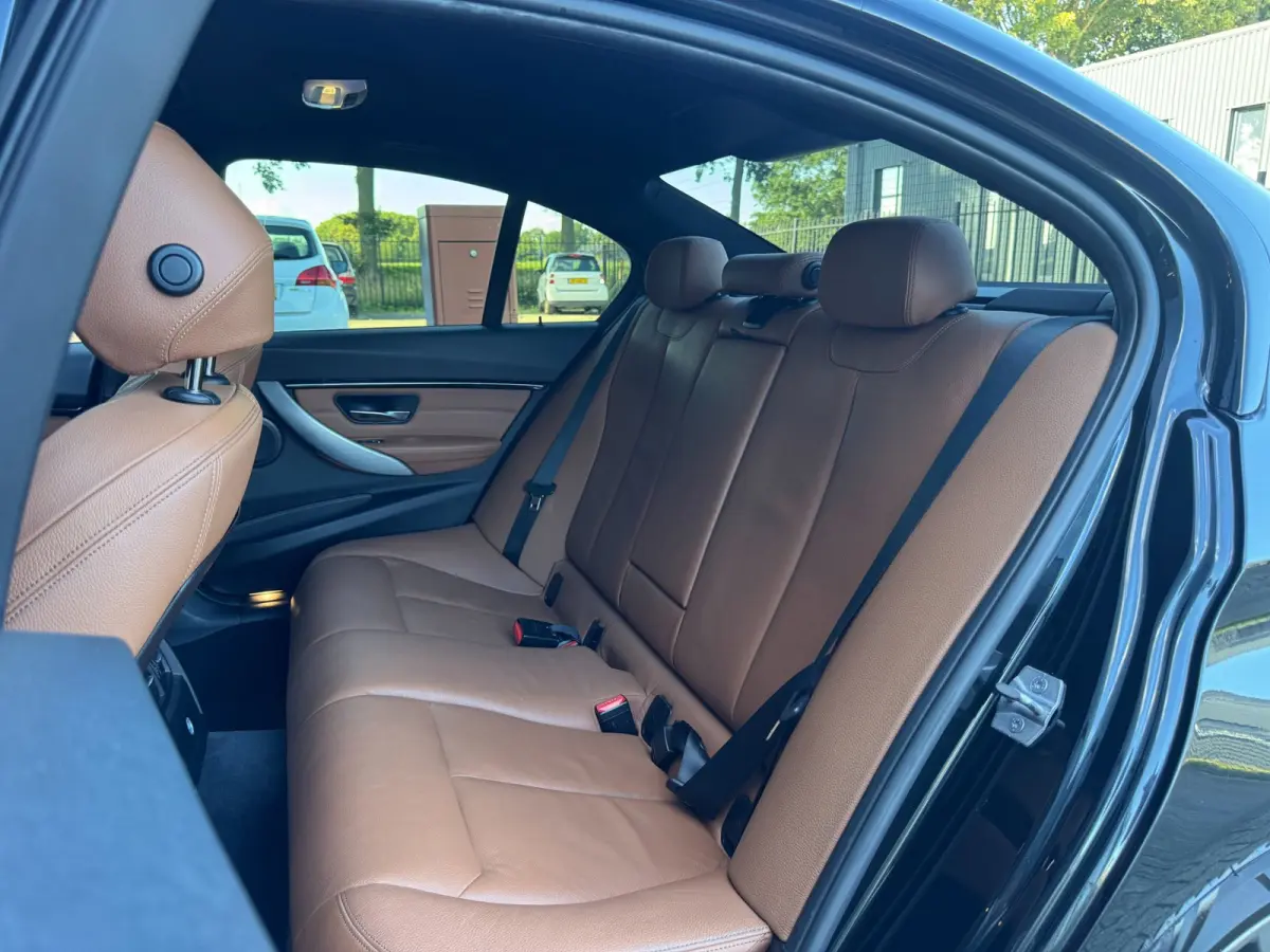 330e M Sport / NAP !! / PANO / KEYLESS / LEDER / STOELVERW. / CLIMATE / XENON / FLIPPERS / ALL-SEASON / PRIVACY GLASS!