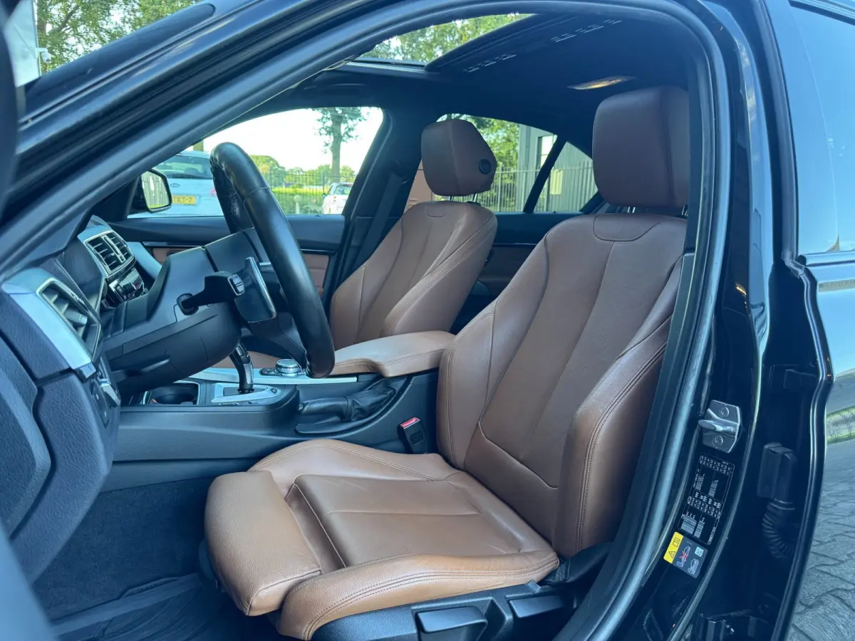 330e M Sport / NAP !! / PANO / KEYLESS / LEDER / STOELVERW. / CLIMATE / XENON / FLIPPERS / ALL-SEASON / PRIVACY GLASS!