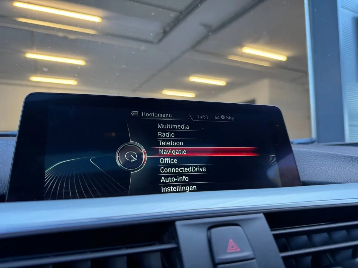 330e M Sport / NAP !! / PANO / KEYLESS / LEDER / STOELVERW. / CLIMATE / XENON / FLIPPERS / ALL-SEASON / PRIVACY GLASS!