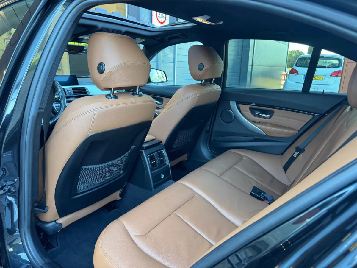 330e M Sport / NAP !! / PANO / KEYLESS / LEDER / STOELVERW. / CLIMATE / XENON / FLIPPERS / ALL-SEASON / PRIVACY GLASS!