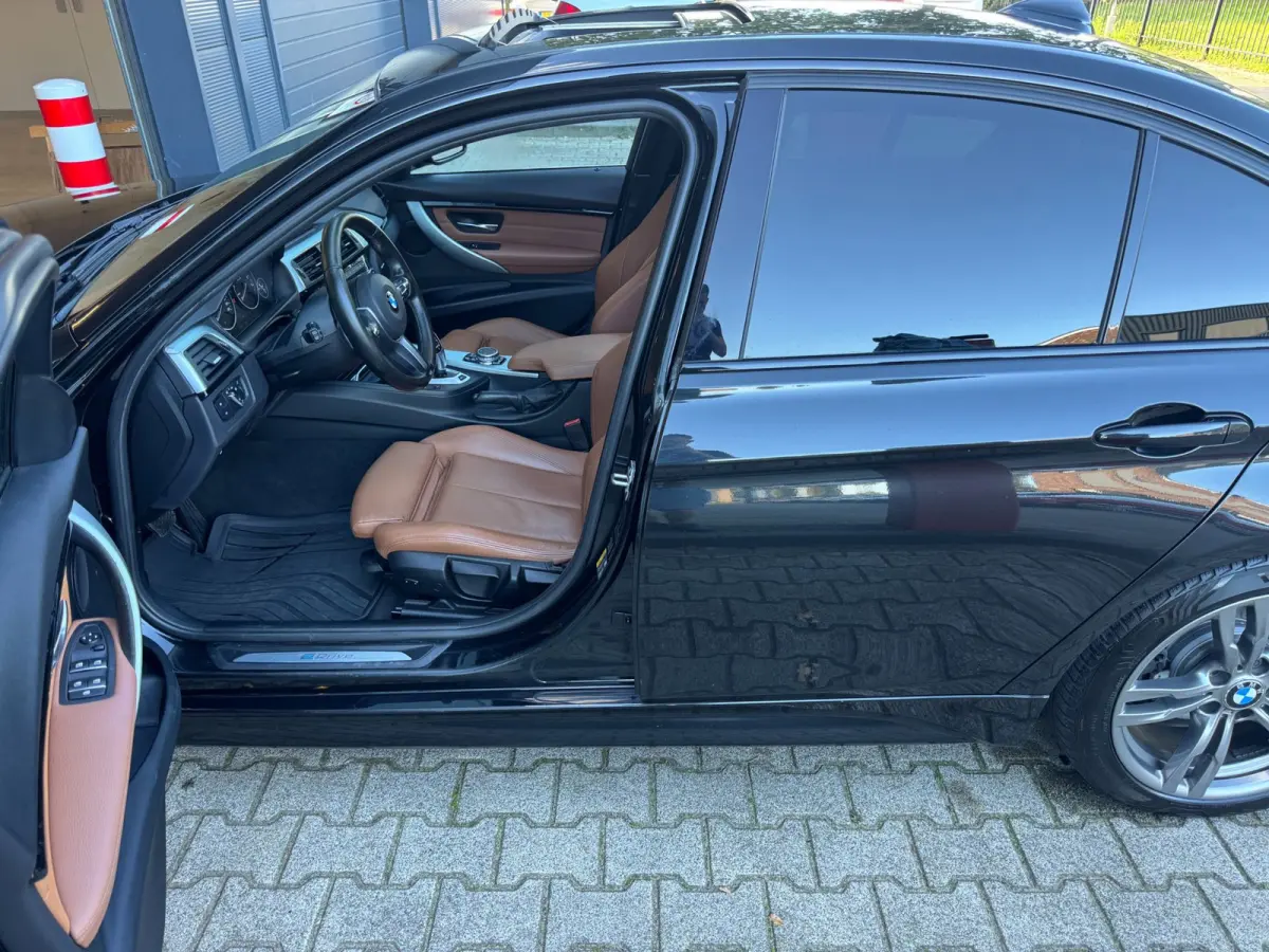 330e M Sport / NAP !! / PANO / KEYLESS / LEDER / STOELVERW. / CLIMATE / XENON / FLIPPERS / ALL-SEASON / PRIVACY GLASS!
