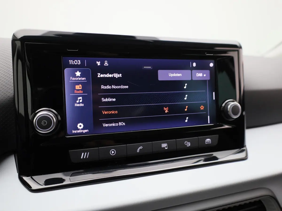 1.0 TSI Style Business Connect | Apple Carplay | Virtual Cockpit | Stoelverwarming | Lane Assist | Cruise Control | PDC |
