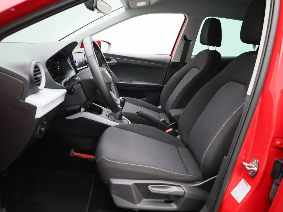 1.0 TSI Style Business Connect | Apple Carplay | Virtual Cockpit | Stoelverwarming | Lane Assist | Cruise Control | PDC |