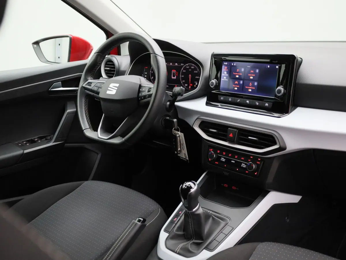 1.0 TSI Style Business Connect | Apple Carplay | Virtual Cockpit | Stoelverwarming | Lane Assist | Cruise Control | PDC |