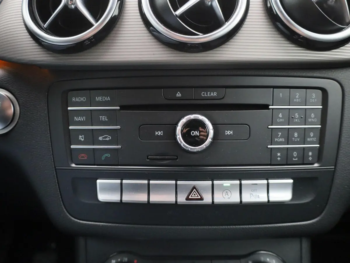 180 Lease Edition Plus | Airconditioning | Navigatie | PDC | LMV |
