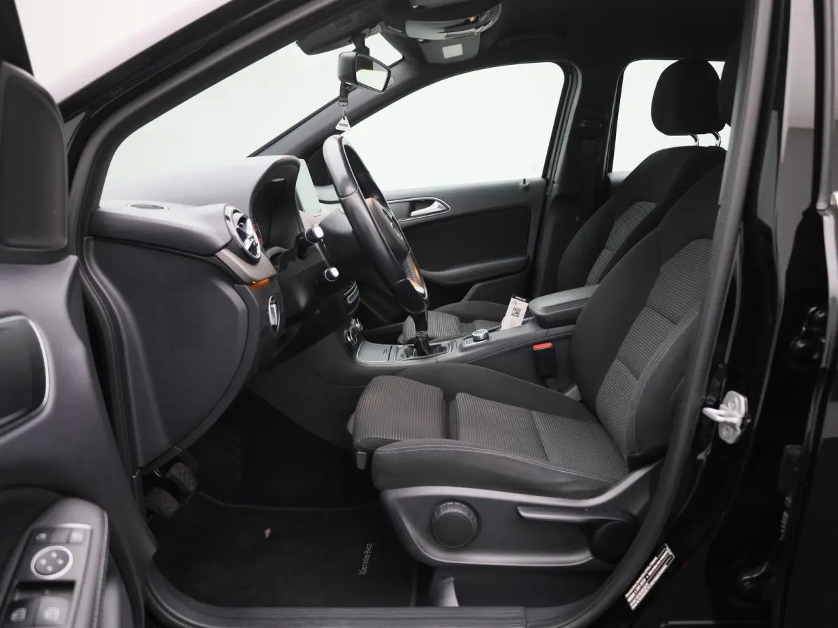 180 Lease Edition Plus | Airconditioning | Navigatie | PDC | LMV |