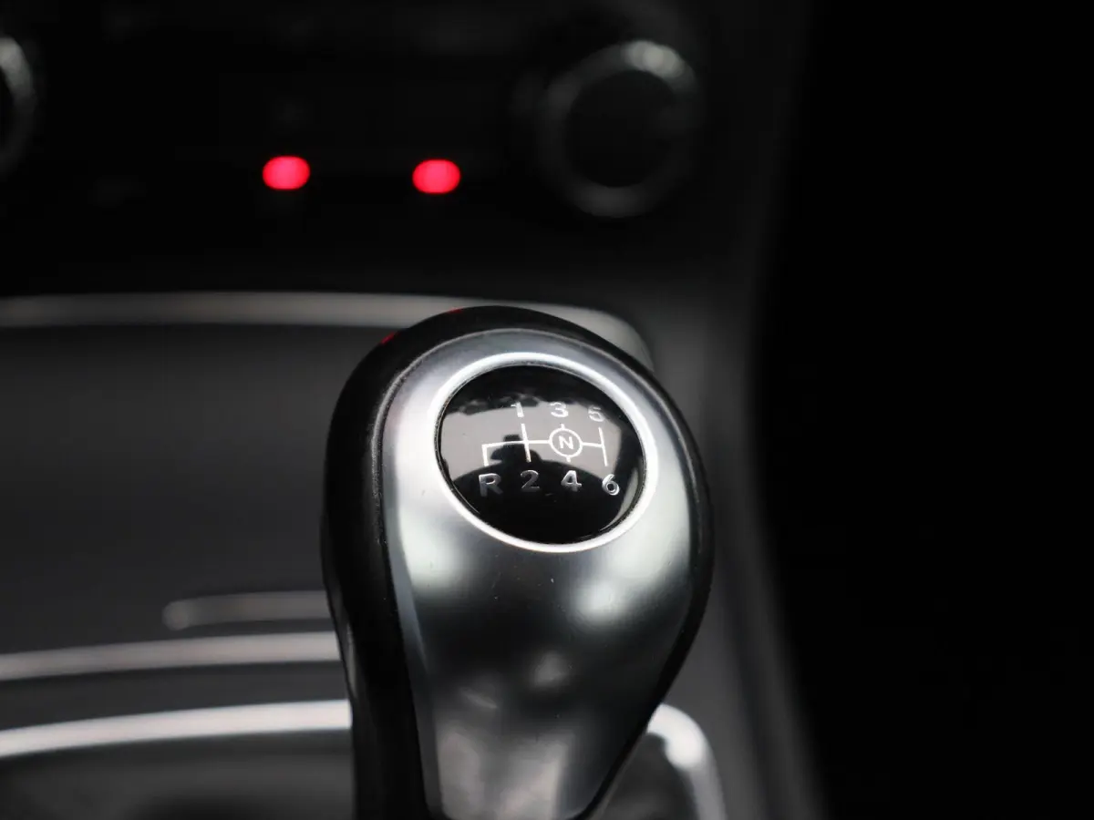 180 Lease Edition Plus | Airconditioning | Navigatie | PDC | LMV |