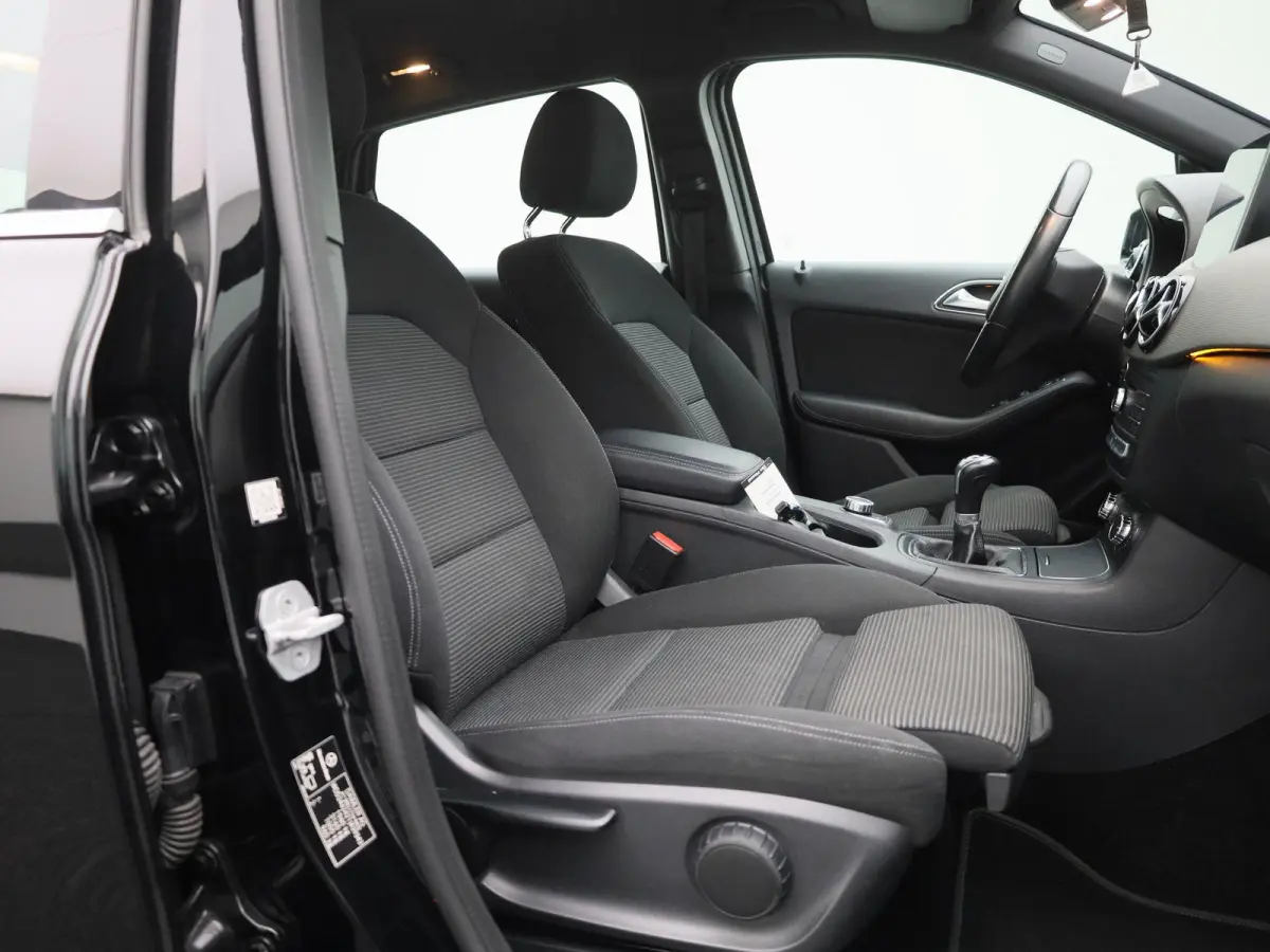 180 Lease Edition Plus | Airconditioning | Navigatie | PDC | LMV |