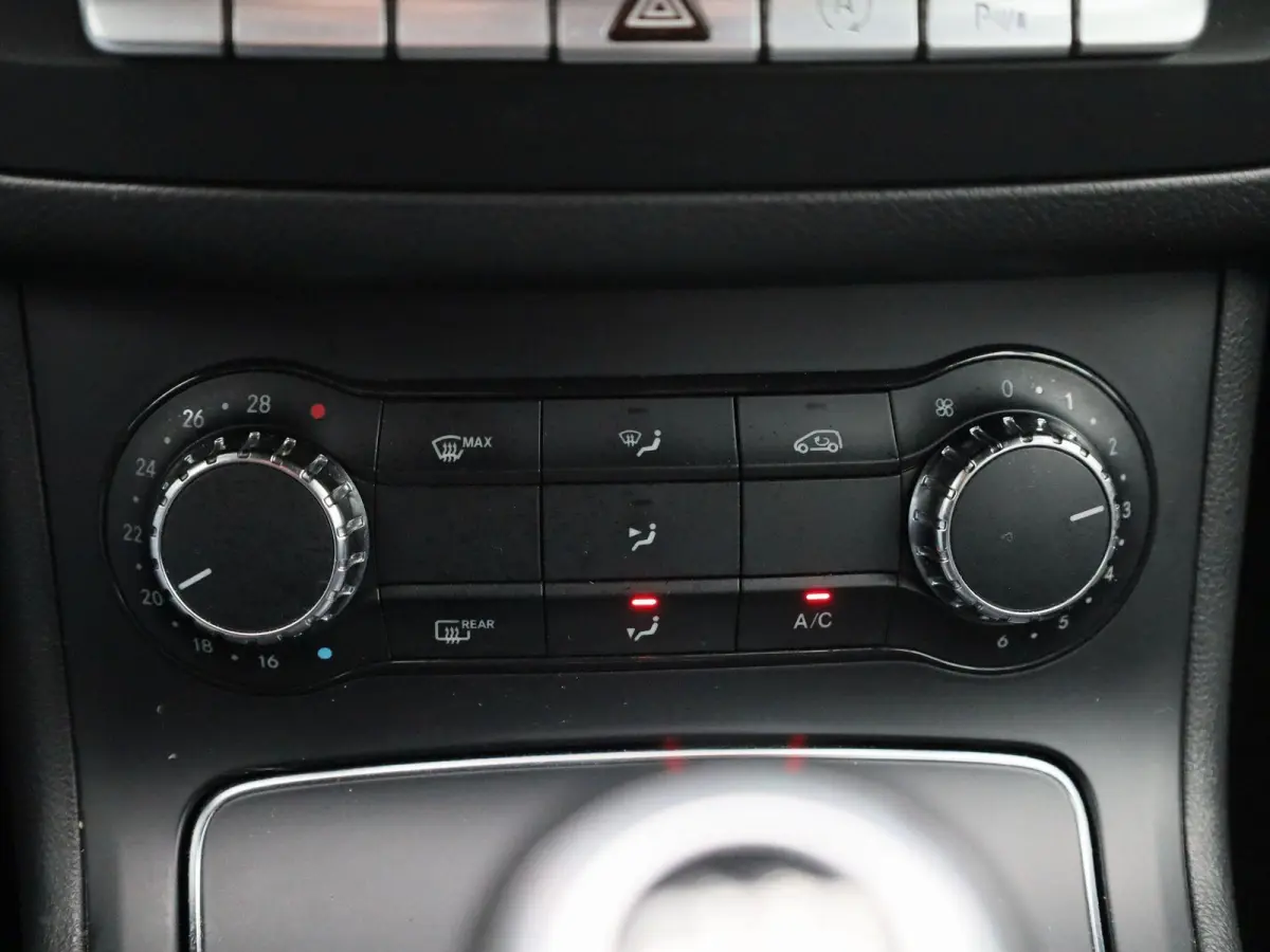 180 Lease Edition Plus | Airconditioning | Navigatie | PDC | LMV |