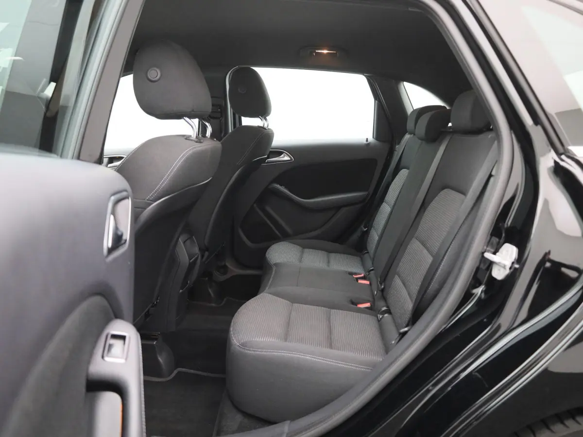 180 Lease Edition Plus | Airconditioning | Navigatie | PDC | LMV |