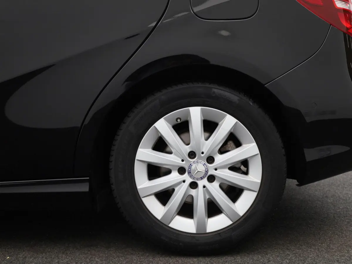 180 Lease Edition Plus | Airconditioning | Navigatie | PDC | LMV |