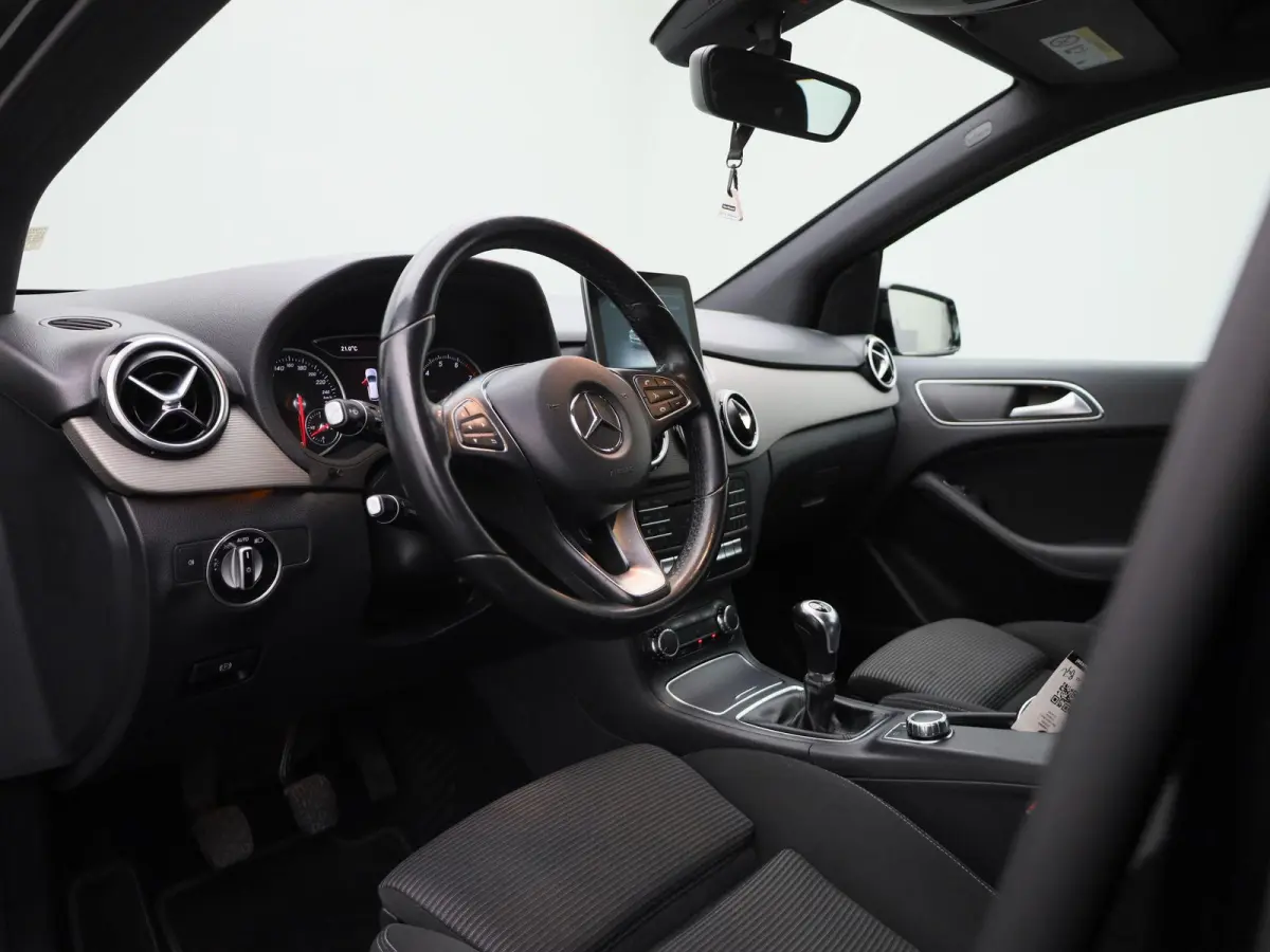 180 Lease Edition Plus | Airconditioning | Navigatie | PDC | LMV |