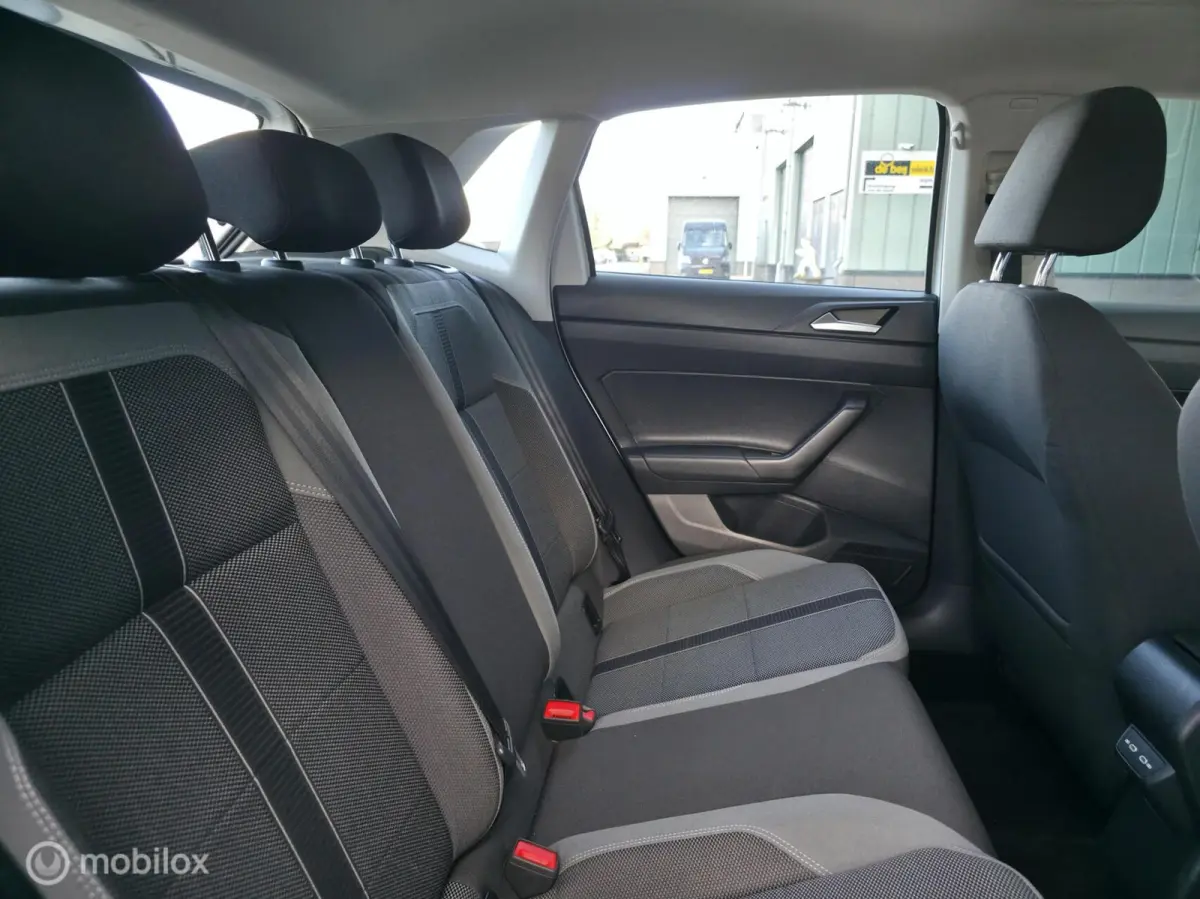 1.0 TSI R-line / Pano / Carplay / Navi