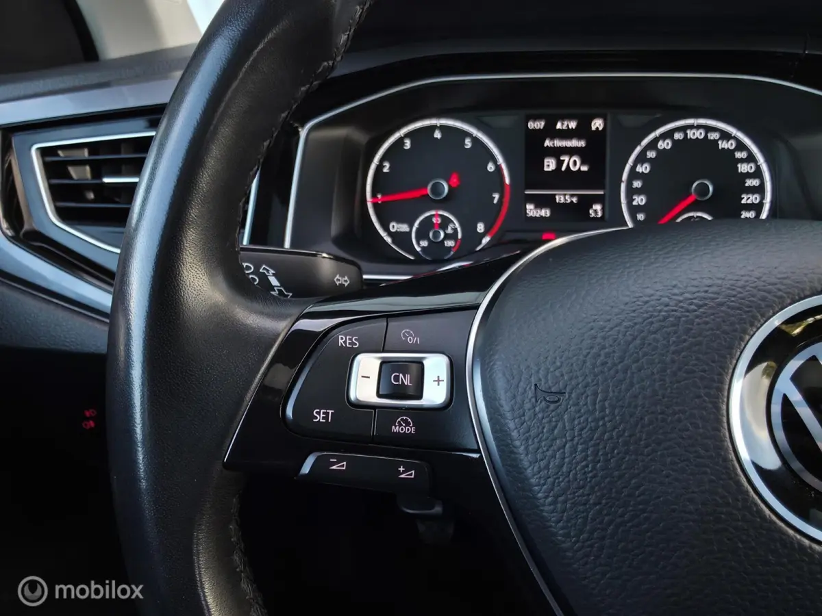 1.0 TSI R-line / Pano / Carplay / Navi