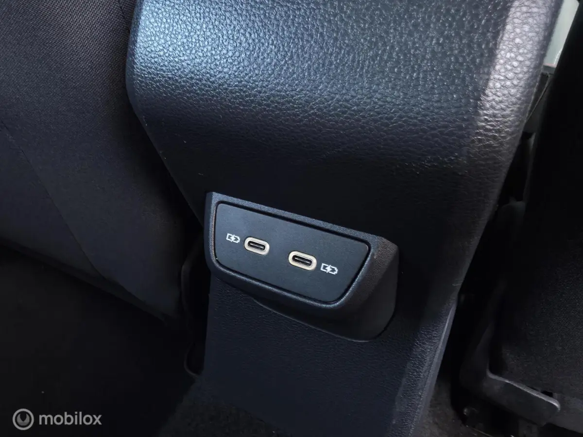1.0 TSI R-line / Pano / Carplay / Navi