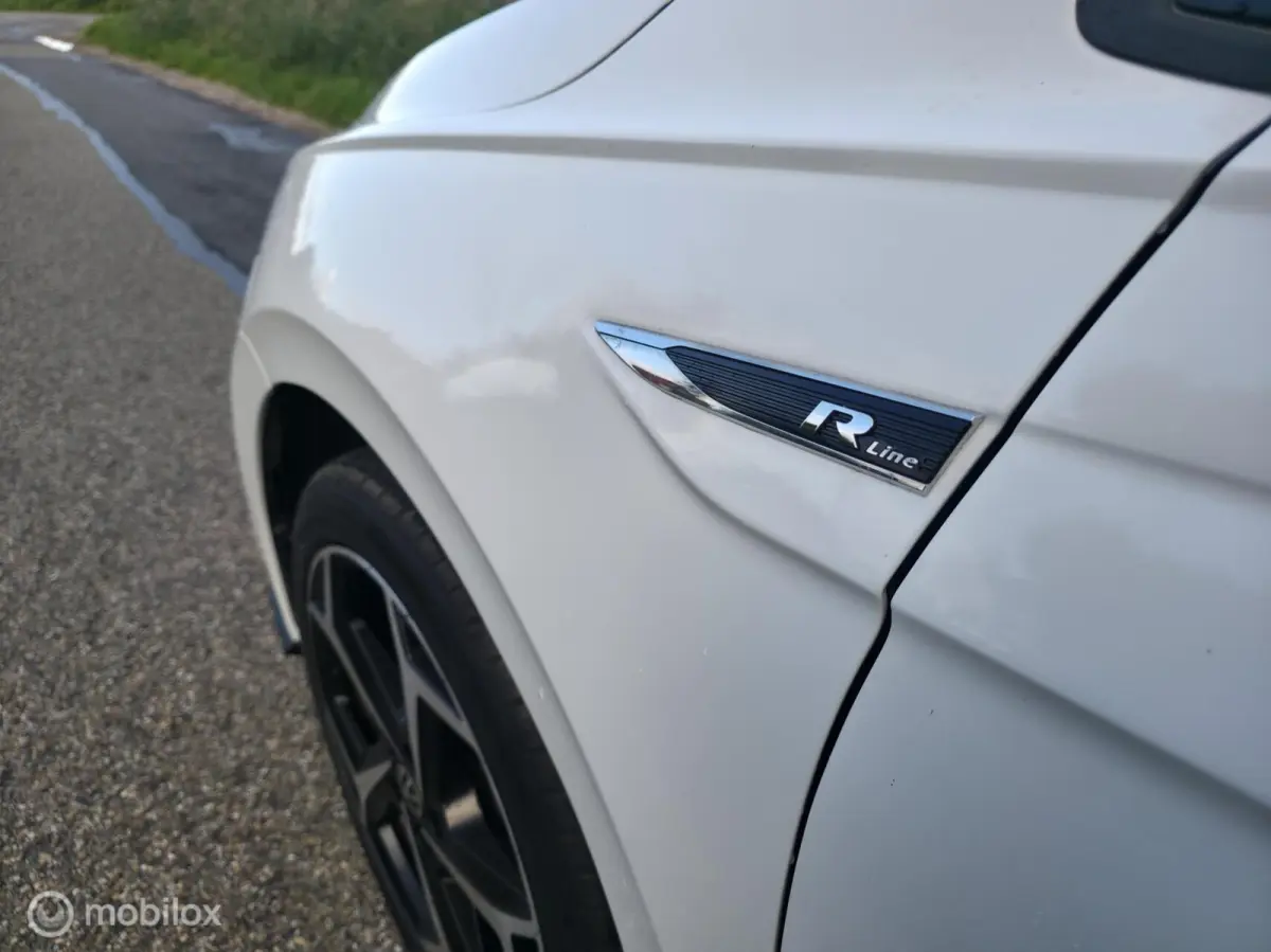 1.0 TSI R-line / Pano / Carplay / Navi