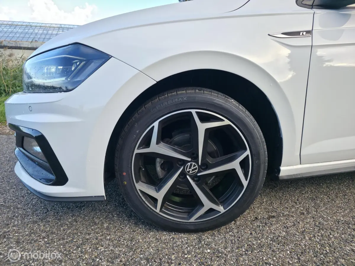 1.0 TSI R-line / Pano / Carplay / Navi