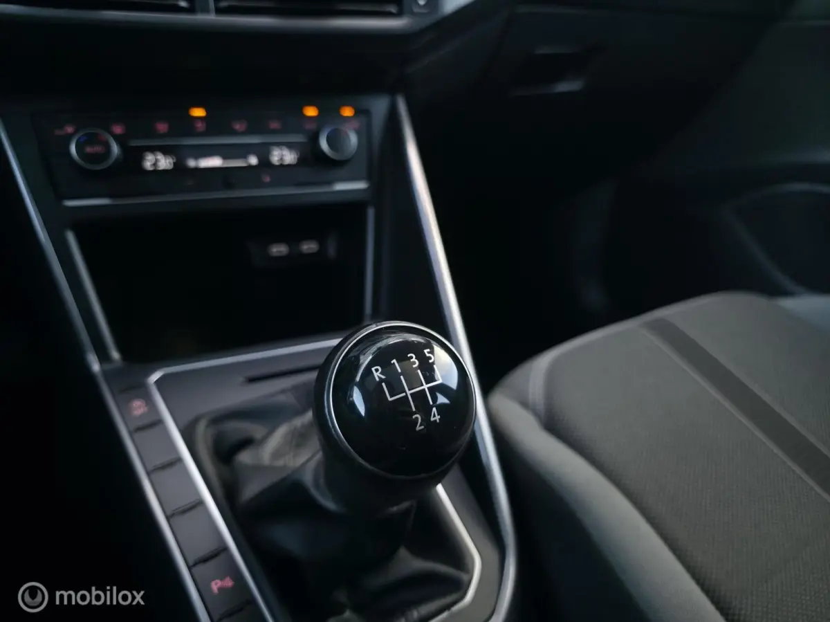 1.0 TSI R-line / Pano / Carplay / Navi