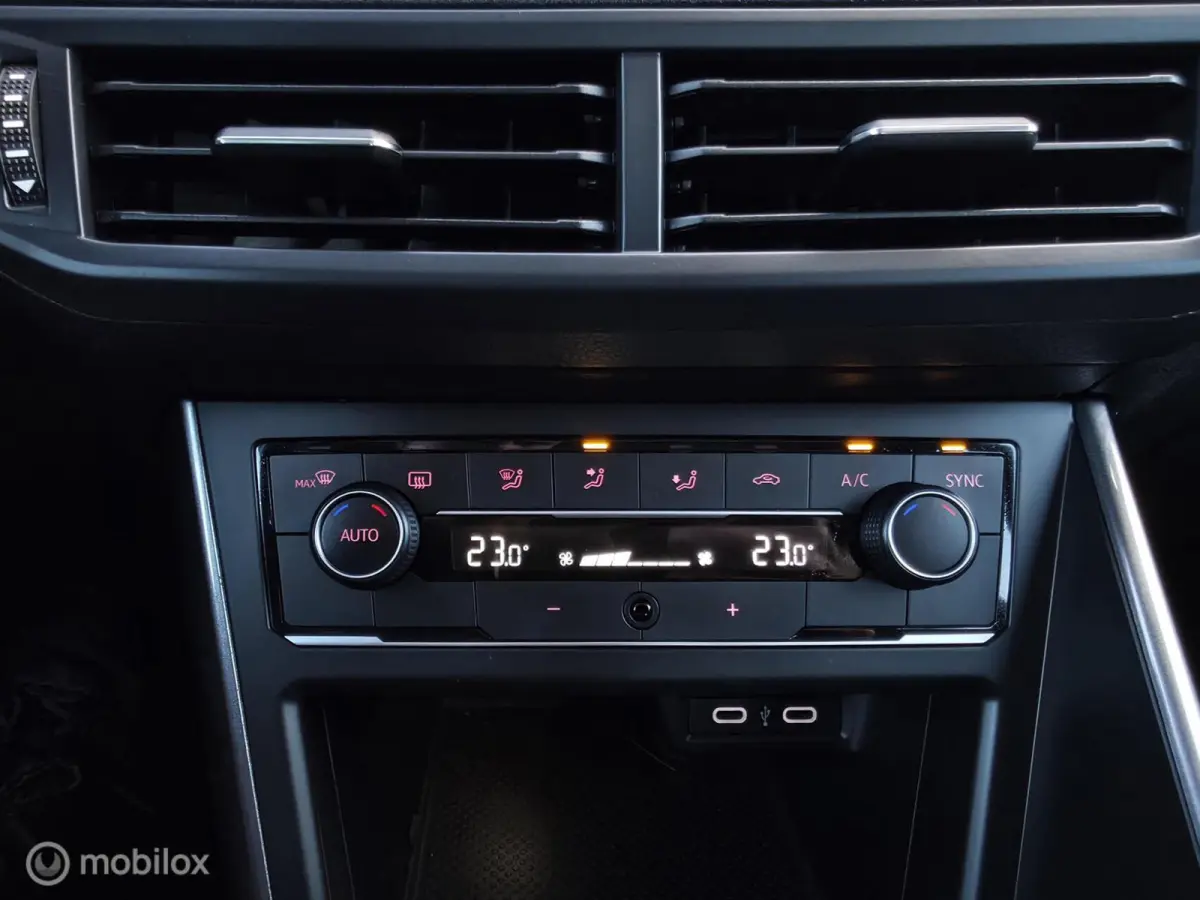 1.0 TSI R-line / Pano / Carplay / Navi
