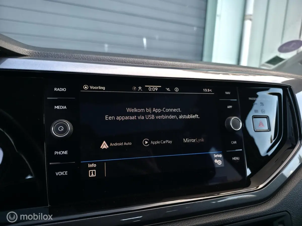 1.0 TSI R-line / Pano / Carplay / Navi