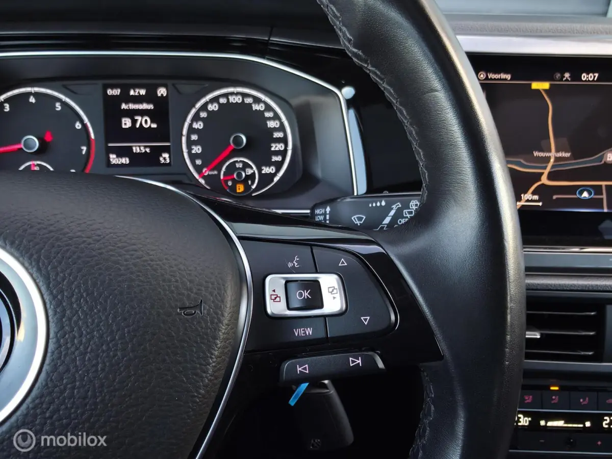 1.0 TSI R-line / Pano / Carplay / Navi