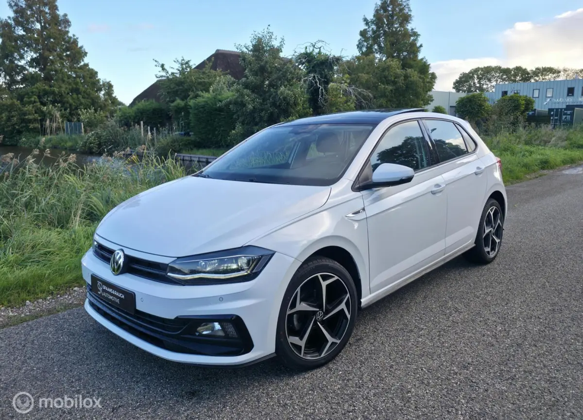 1.0 TSI R-line / Pano / Carplay / Navi