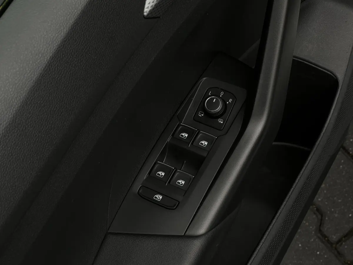 1.0 TSI Active, VIRTUAL COCKPIT, NAVIGATIE, CRUISE CONTROL, AIRCO, KEYLESS, DODEHOEK, CAMERA, LICHTMETAAL 16"