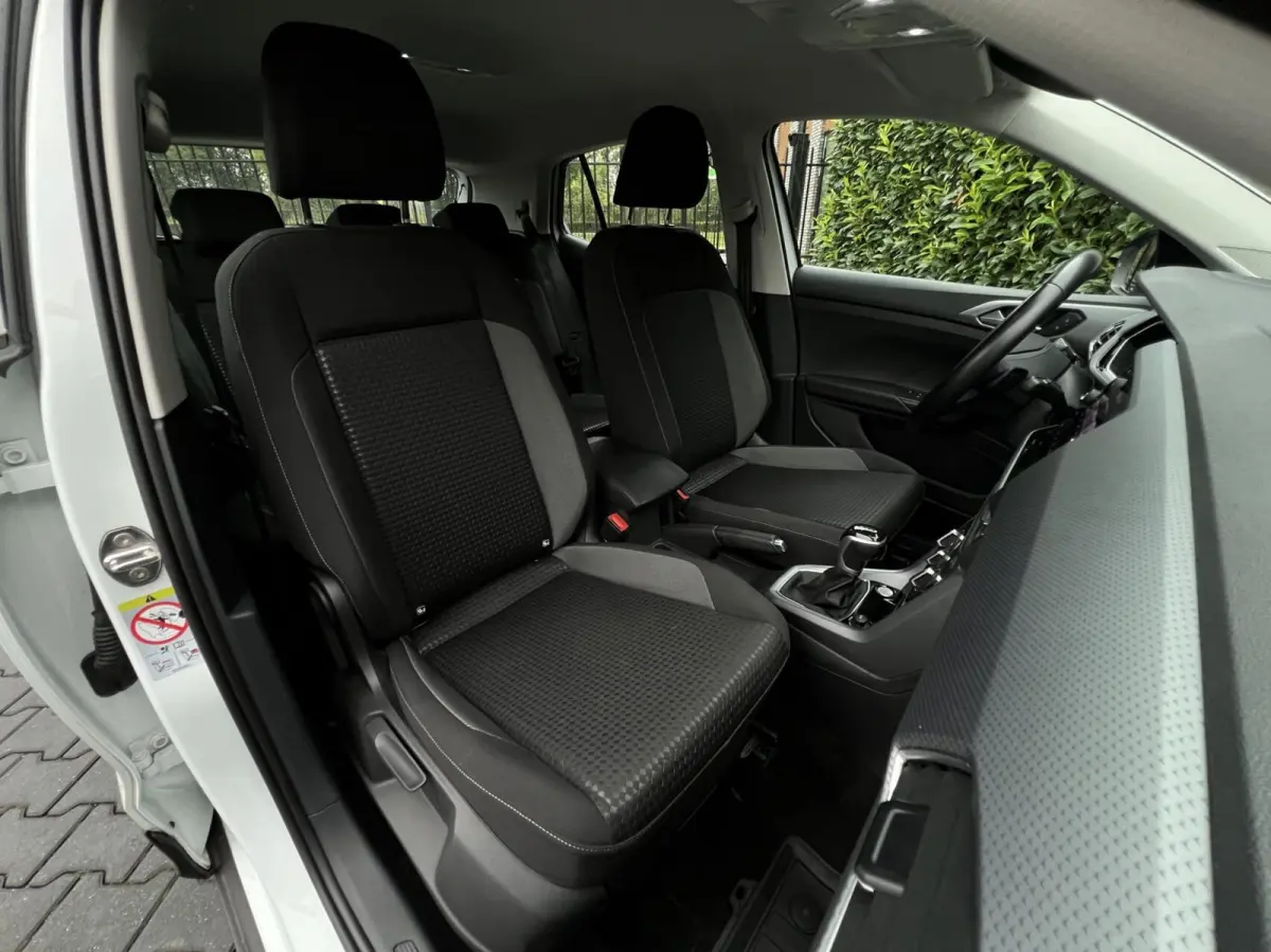 1.0 TSI Active, VIRTUAL COCKPIT, NAVIGATIE, CRUISE CONTROL, AIRCO, KEYLESS, DODEHOEK, CAMERA, LICHTMETAAL 16"