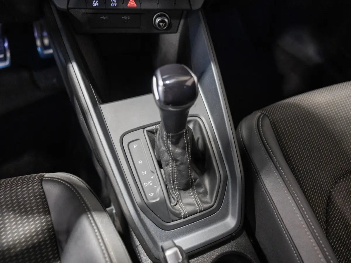 25 TFSI S-Line edition / 95pk / NAP / Afgevlakt stuurwiel / Cruise control /